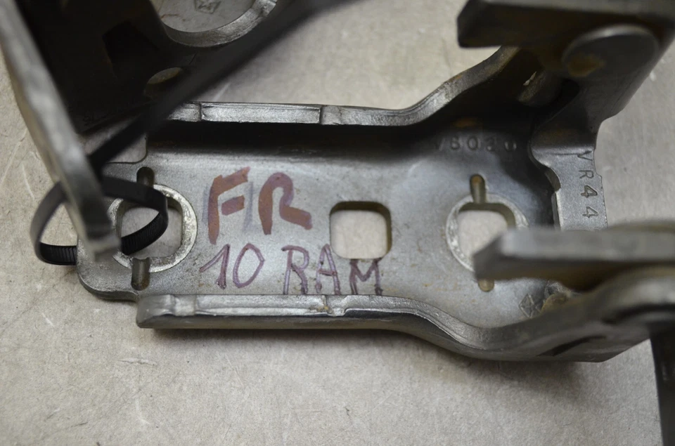 2009 - 2012 年道奇 RAM 2500 前右乘客门 HINGE STRIKER 套装 原始设备制造商 — 第 3/4 张图片