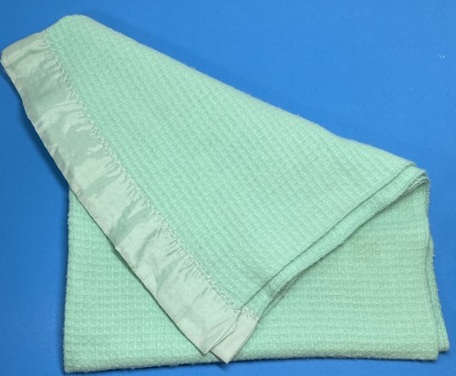 Pastel Green Baby Blanket MINNESOTA WOOLEN ACRYLIC Waffle Nylon Satiny Trim - Picture 4 of 8