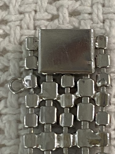 Beautiful Unique Rhinestone Bracelet - Picture 11 of 17