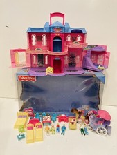 Hotel and Horse  Carriage Fisher Price Loving Family Sweet Streets B0651 BOX