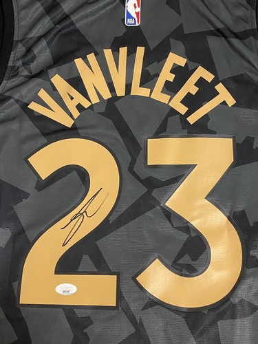 Camiseta Autógrafo Fred VanVleet Firmada Toronto Raptors Auténticos Fanáticos Certificado de Autenticidad JSA - Imagen 4 de 5