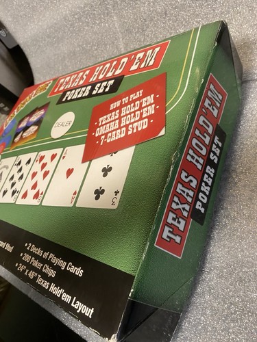 Las Vegas Style Texas Hold 'Em Poker Set with 24"x48" Felt Layout - Picture 7 of 7