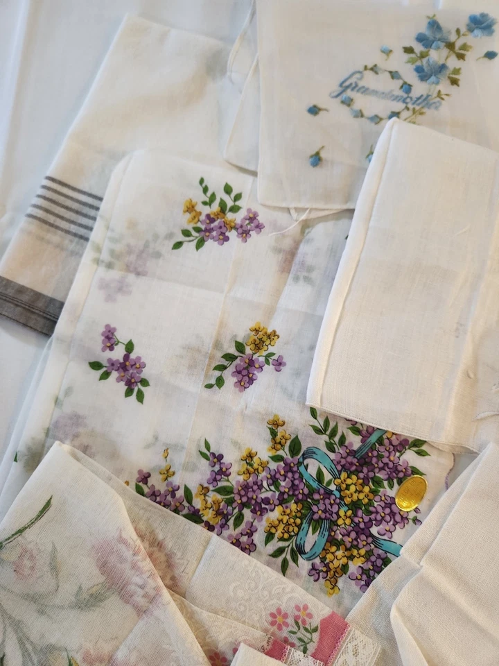 Vintage Lot of 24 Women's Handkerchiefs Mixed Lot Florals, Lace & Embroidered - Image 4 of 4