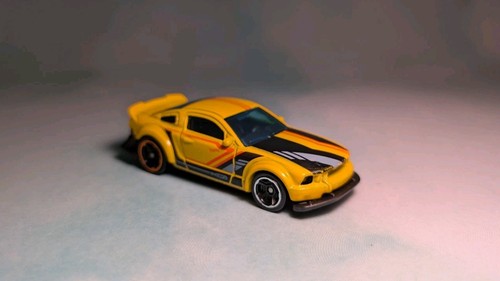 Lotto 4 auto Hot Wheels Ford Mustang 2005 (scala 1:64 - sfuse) - Foto 17 di 17
