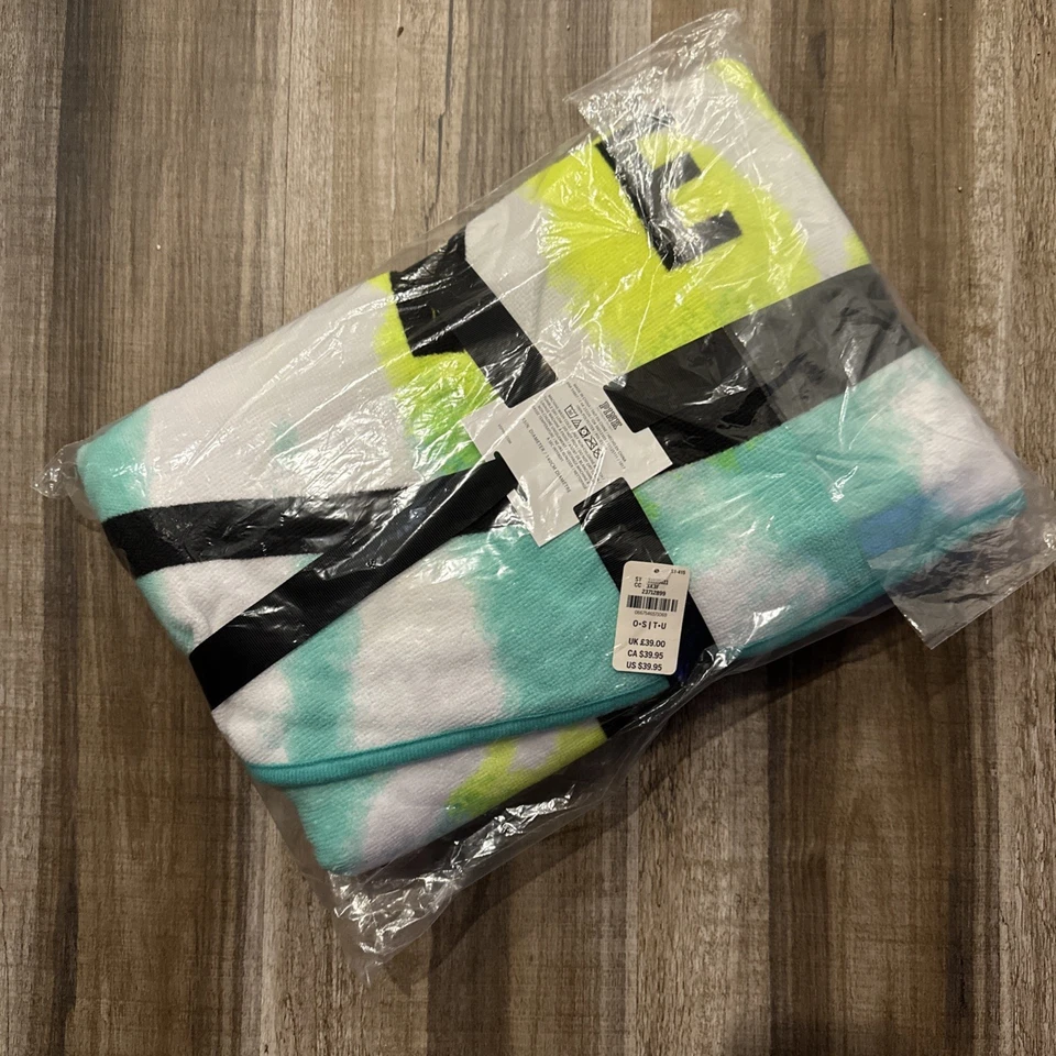 Victorias Secret Pink Logo Love Pink Circle Beach Towel Multicolor New! NWT - Image 2 of 2