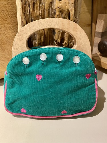 HARTSTRINGS CHILDREN’S GIRLS GREEN CORDUROY HANDBAG HEARTS AND WOODEN HANDLES - Picture 12 of 12