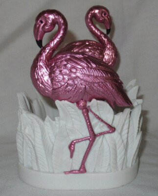Bath & Body Works Foaming SOAP Holder Resin SHINY PINK FLAMINGO on white grass