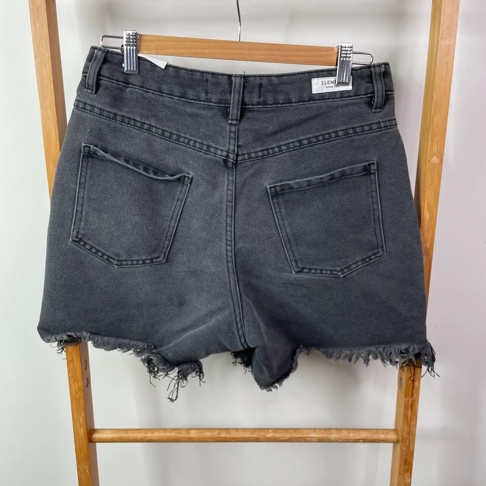 Corto de mezclilla Element para mujer mediano 10 negro dobladillo deshilachado corte cintura alta informal Foto 4 de 4