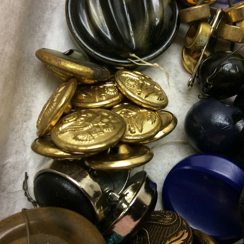 Vintage 175+ Buttons - Picture 4 of 12