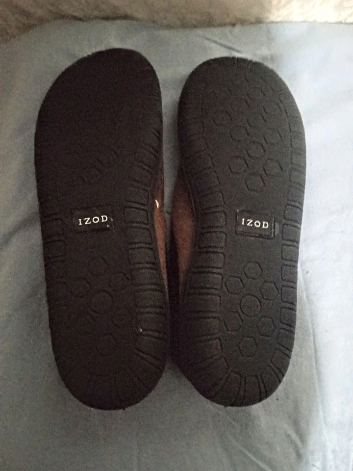 IZOD Men's Classic Two-Tone Moccasin Slipper W/Memory Foam Size 9-10 - Image 3 of 3