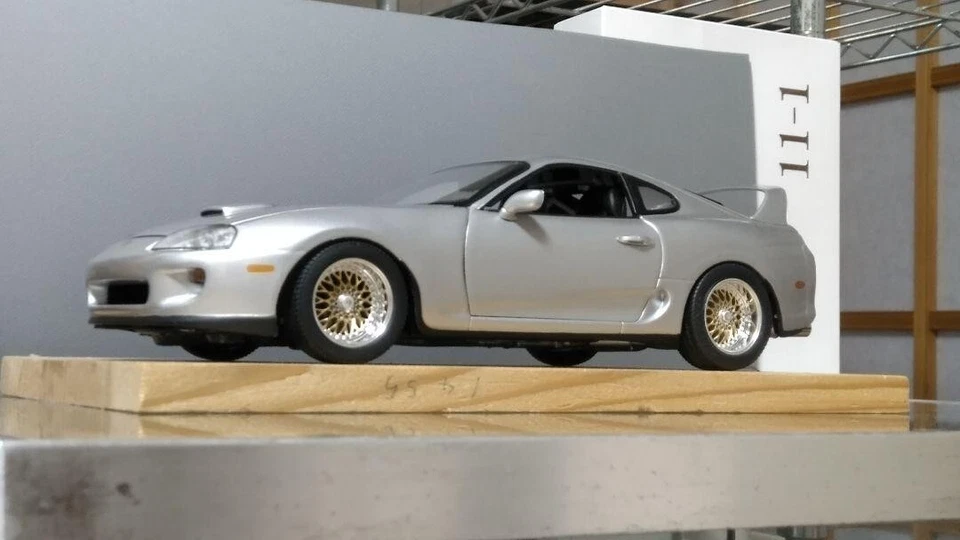 Modelo de coche Kyosho escala 1/18 personalizado Kyosho Toyota Supra JZA80 plateado Foto 2 de 4