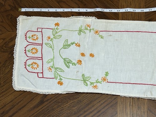 Corredor de mesa bordado vintage diseño floral 36” x 10” hecho a mano - Imagen 2 de 12