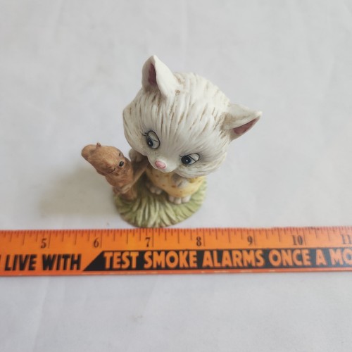 Vintage Lefton China White Kitten Cat Dress w/ Squirrel Anthropomorphic Figurine - Picture 9 of 10