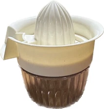 VTG FRUIT JUICER RIBBED PLASTIC CUP WHITE 5.5”x5” HEALTHY DIET ORANGE LEMON LIME