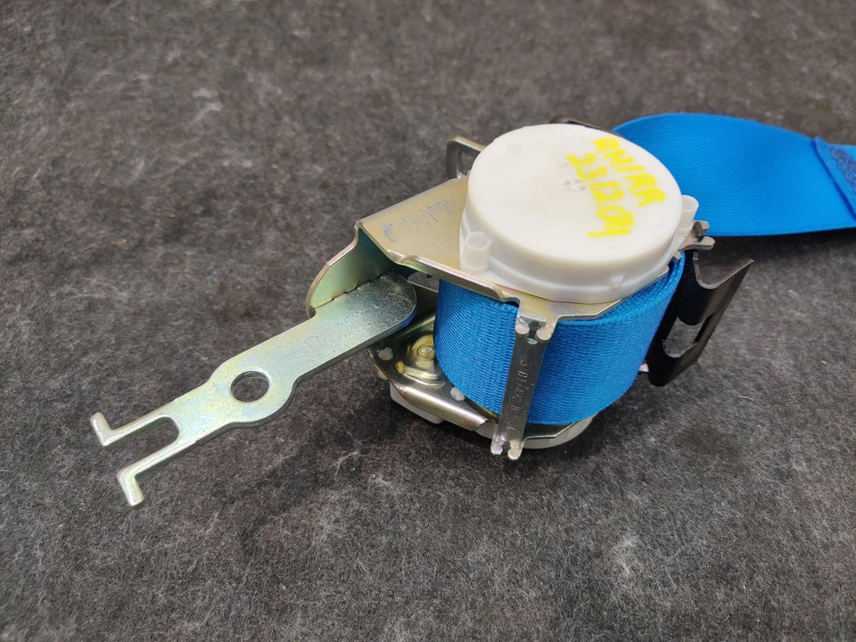 Cinturón de seguridad trasero izquierdo o derecho retractor azul S4FGA 72117348565 OEM BMW i8 2014-19 Foto 4 de 4