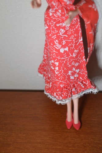 Mattel Barbie Best Buy Red Floral Dress from 1977 and shoes - Picture 3 of 9