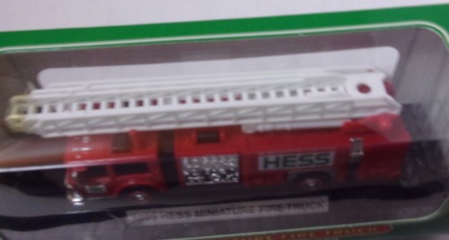 KKar Hess - 1999 Hess Miniature Fire Truck - Red - Picture 3 of 3