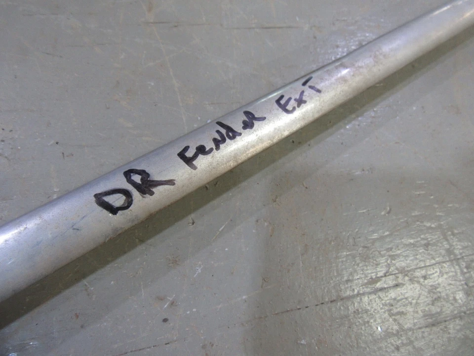 Buick Roadmaster 1954 4 puertas sedán exterior guardabarros trasero moldura lanza DR Foto 3 de 4