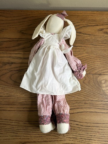 Country Primitive Bunny Rabbit Doll 18” rosa fiori e grembiule bianco - Foto 7 di 11