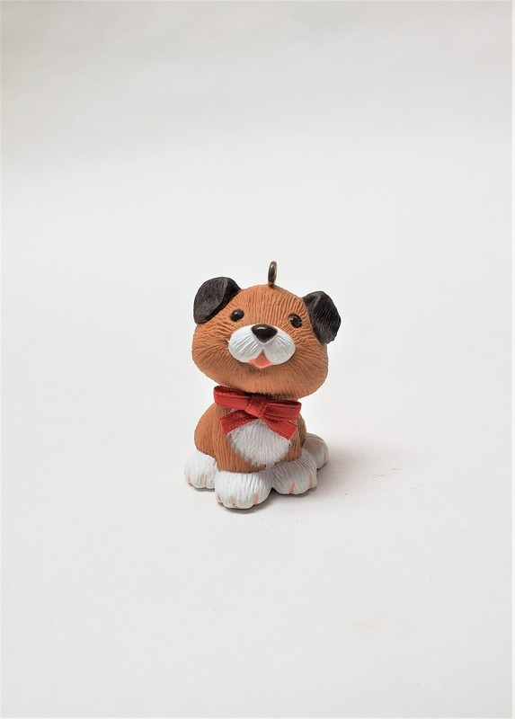  HALLMARK KEEPSAKE ORNAMENT HOLIDAY PUPPY  1983