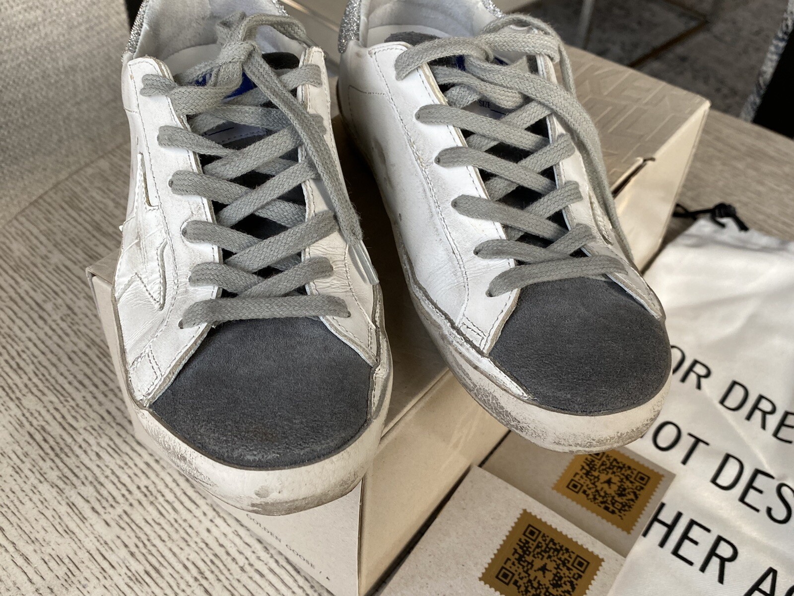 IN BOX 100%Auth Golden Goose Superstar Classic Distressed Leather Sneakers SZ 35 IN BOX 100%Auth Golden Goose Superstar Classic Distressed Leather Sneakers SZ 35
