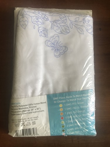 Fundas de almohada estampadas Janlynn Needlecraft rosas y mariposas nuevo paquete de 2 - Imagen 2 de 3