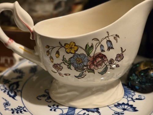 Vintage Vernon Kilns May Flower Gravy boat, California Hand Painted - Picture 2 of 7