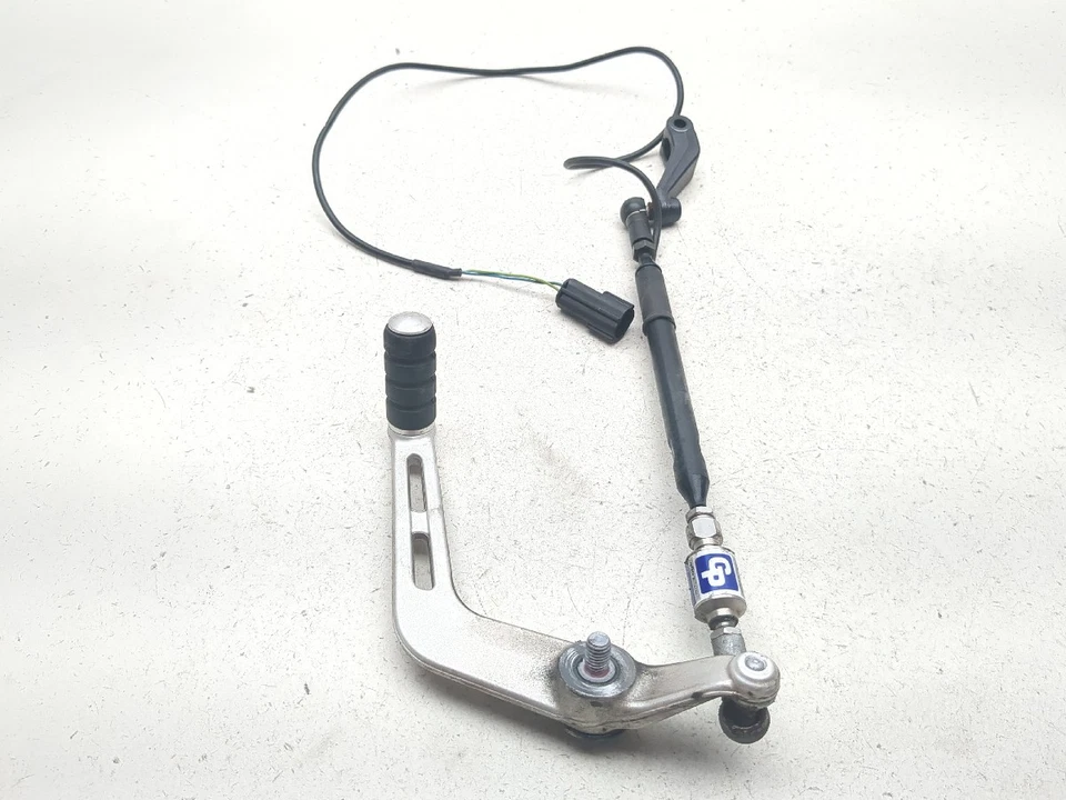 06-12 Triumph Daytona 675R GP быстрое переключение педаль звено связи - Изображение 3 из 4