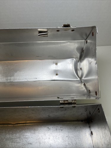 VTG The Box By Ciracco Silver Lunchbox Used 11x7.5x4.5” - Picture 13 of 24