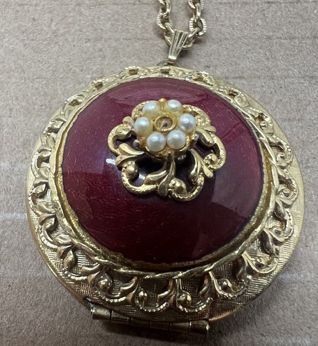 Vintage Red Guilloche Enamel Faux Pearl Round Dome Photo Locket - Picture 2 of 9