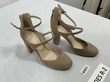 Womans Excellent Condition BCBG Strappy Pumps 8M Beige Stacked Heel Back Zip