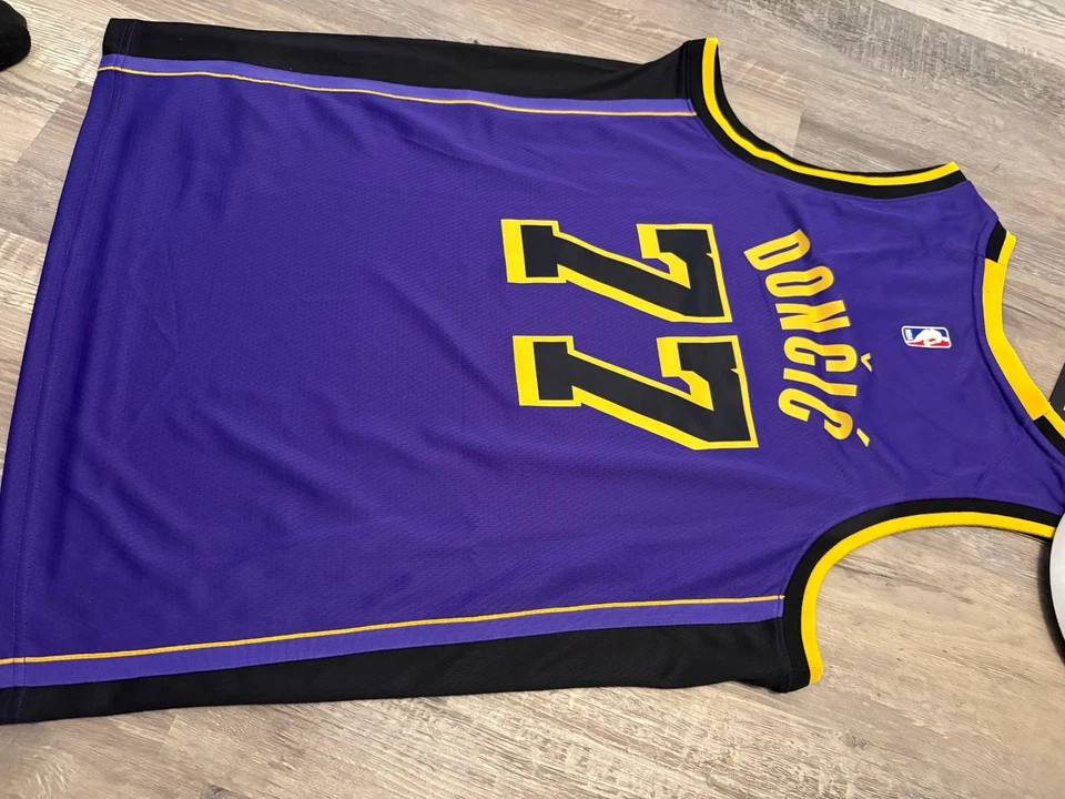 洛杉矶湖人队紫色卢卡·唐西奇声明版耐克球衣男式小号 — 第 3/4 张图片