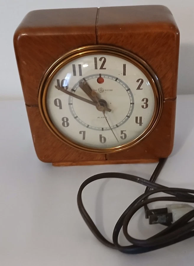 Винтажные деревянные часы General Electric в стиле ар-деко модель «Красный глаз» 7H140 «Делегат» - Изображение 3 из 4