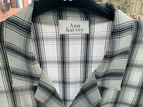 Ann Harvey Smart Blouse - size 26 - cream and black - Picture 3 of 5
