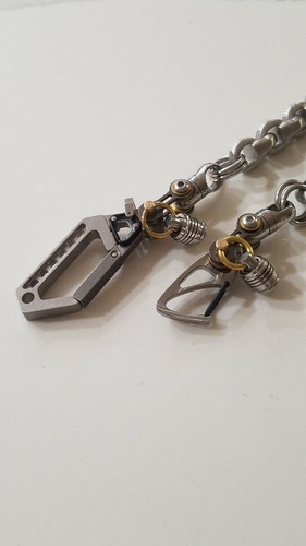 Biker Wallet Chain, Drone/Droid Titanium Carabiner, Heavy D Link Chain, 26” (L) - Picture 10 of 12