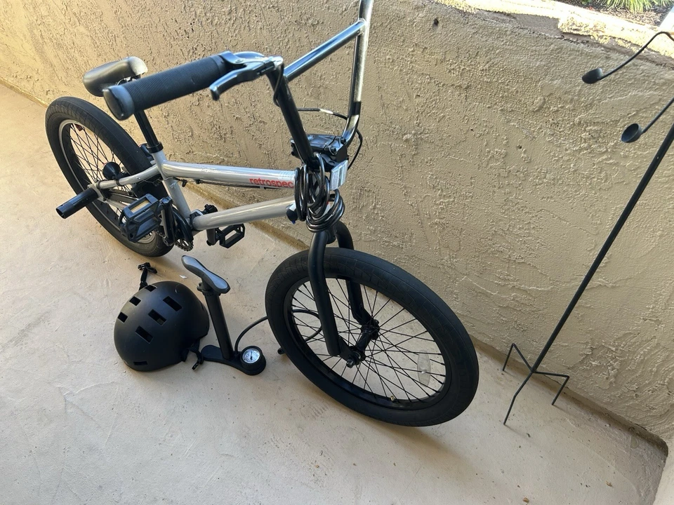 It’s a BMX it’s a good bike to andar and divertirse El precio de $120 Foto 4 de 4