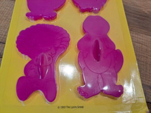 Wilton Barney Cookie Cutter Set Plastic 4” Set of 4 Vtg 1993 The Lyons Group - Picture 2 of 6