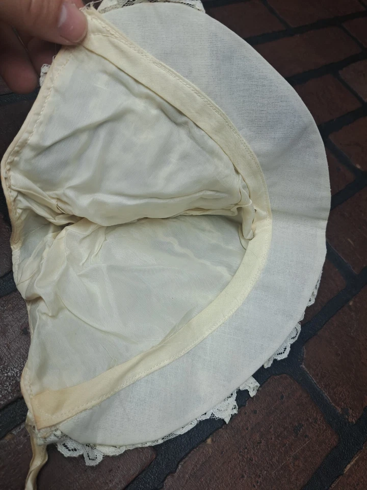 Antiguo sombrero blanco con volantes de encaje para niñas pequeñas Foto 4 de 4