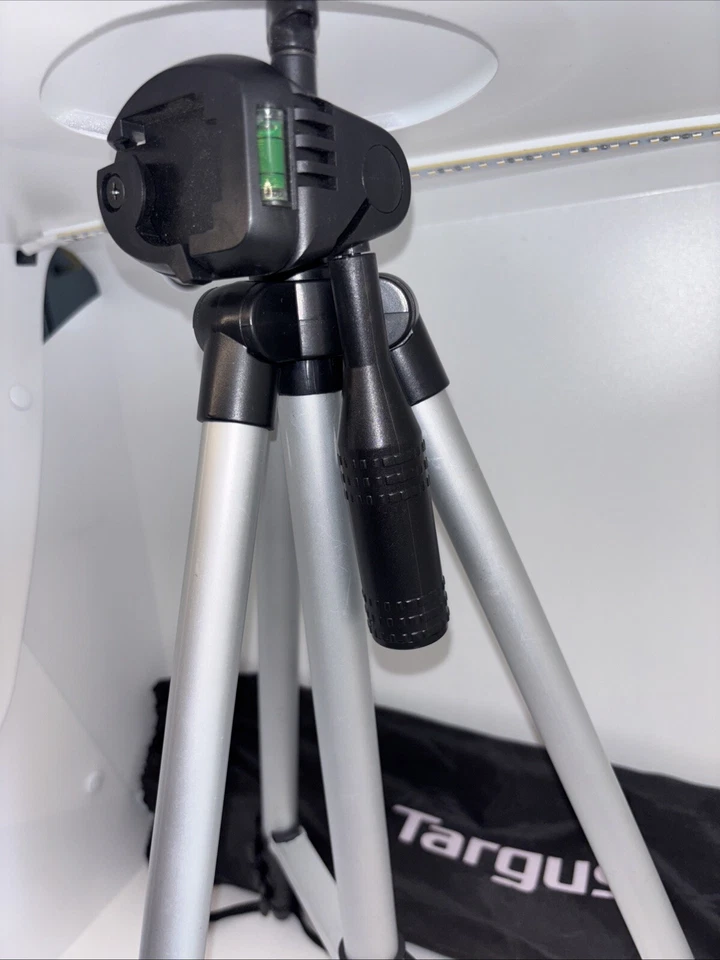 Targus Camera Tripod TG-5060TR Lightweight Built in Level Quick Connect - Image 4 of 4