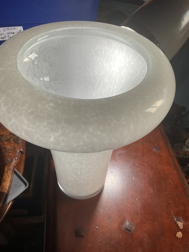 Große, dicke und schwere weiß melierte Vase, 11 cm hoch, Zustand ist einwandfrei - Bild 20 von 24