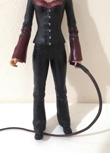 Fox 2004 Buffy The Vampire Slayer WILLOW Action Figure With Whip 15 cm - Picture 3 of 4