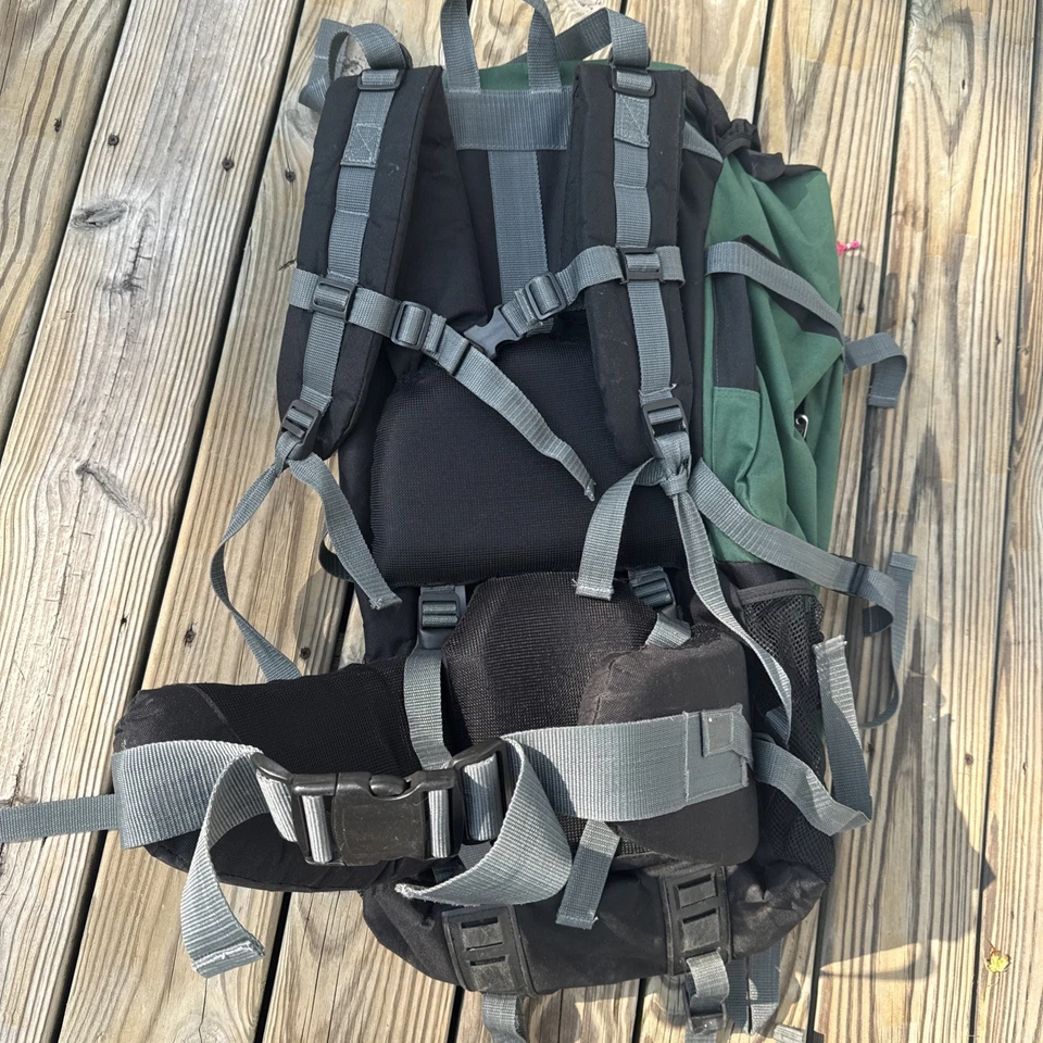 Mochila de senderismo Everest 8045DLX 28". Verde/Negro. Almohadillas de marco interno de 2-3 pulgadas Foto 2 de 3