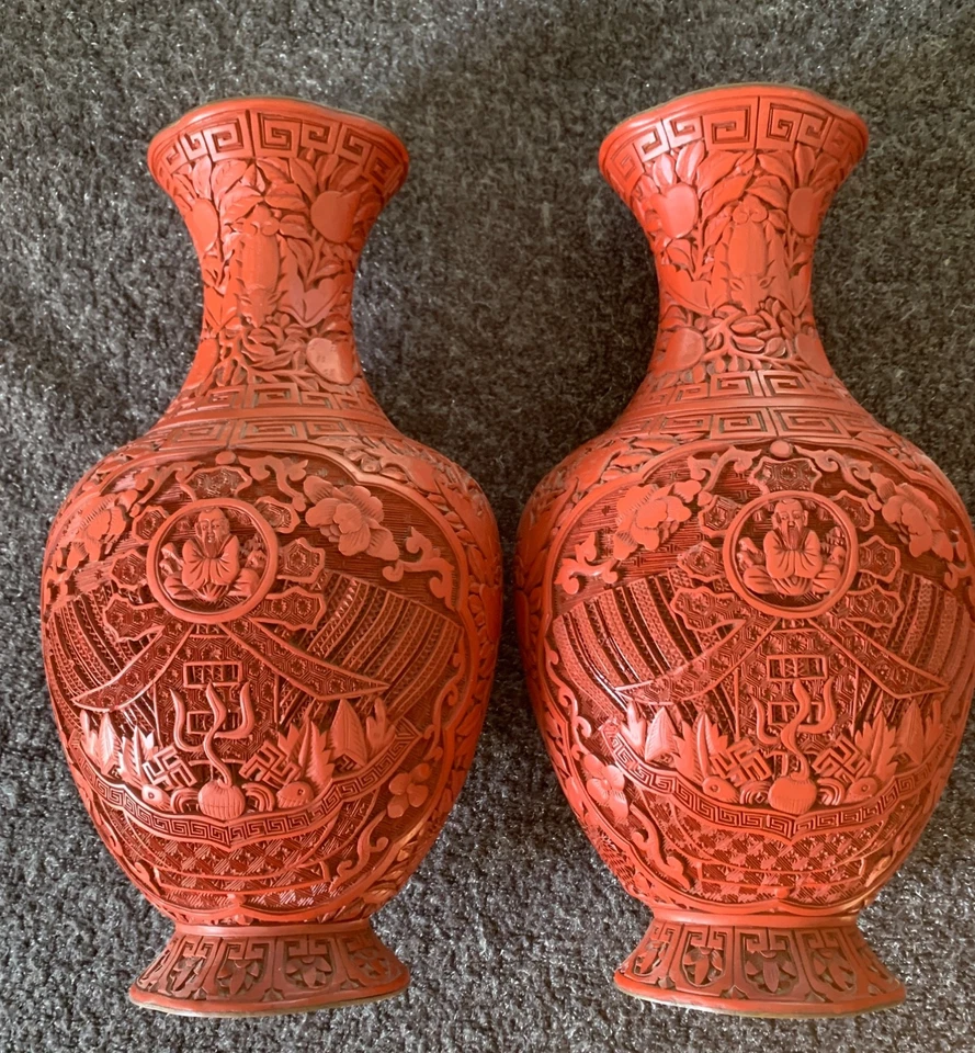 Jarrones antiguos chinos de laca de cinabrio, par Foto 2 de 3