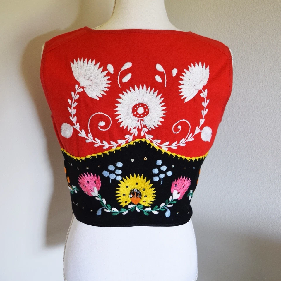 Disfraz folclórico Lavradeira Viana do Castelo Portugal chaleco bordado con cordones Foto 3 de 4