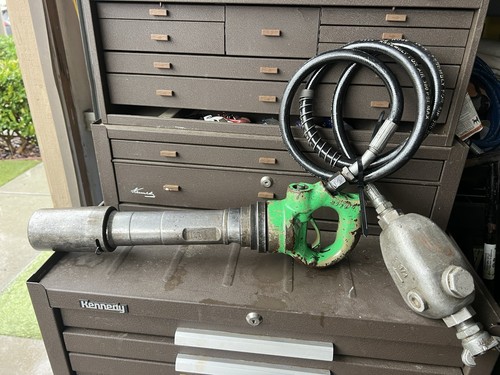 APT 133 PNEUMATIC DEMOLITION BREAKER