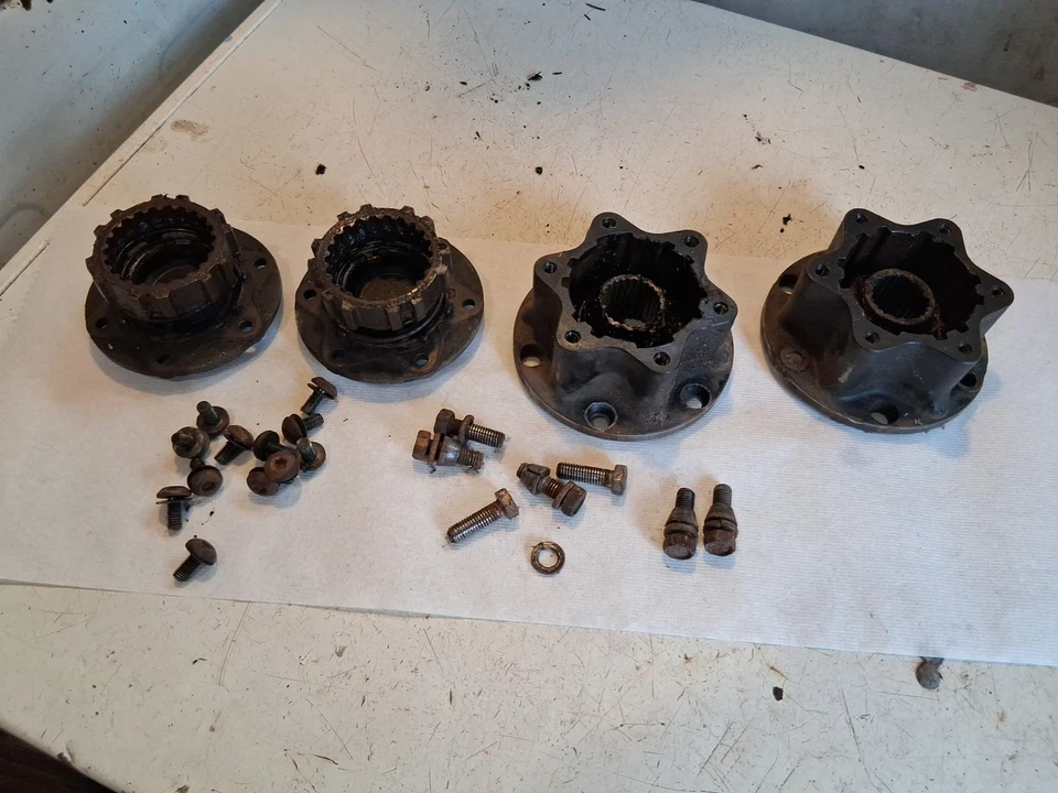 Pair Locking Hubs Suzuki Sidekick Geo Tracker 1989-1998 ? Untested - Image 2 of 4