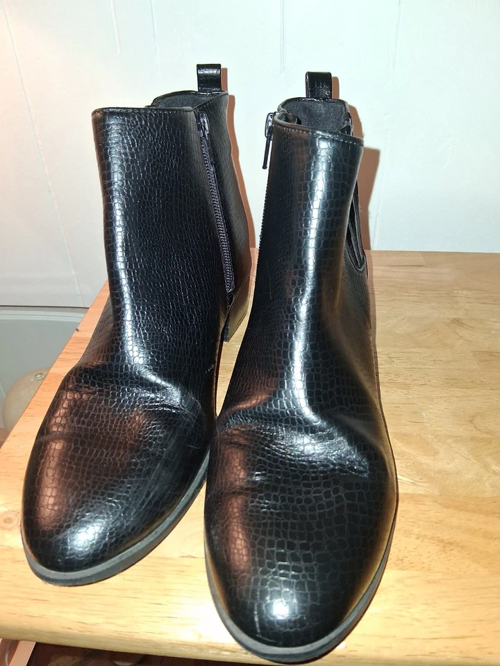 Botín de cuero negro Old Navy para mujer Foto 4 de 4