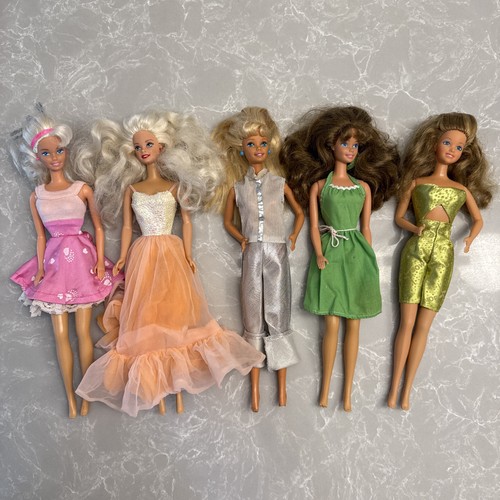 Vintage Barbie Doll Lot 14 With 125 Plus Pieces Of Clothing 1966-1999 - Picture 3 of 21