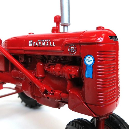 Tractor Farmall B escala 1/16 con logotipo de servicio de cinta azul de ERTL ZFN14955 - Imagen 5 de 6