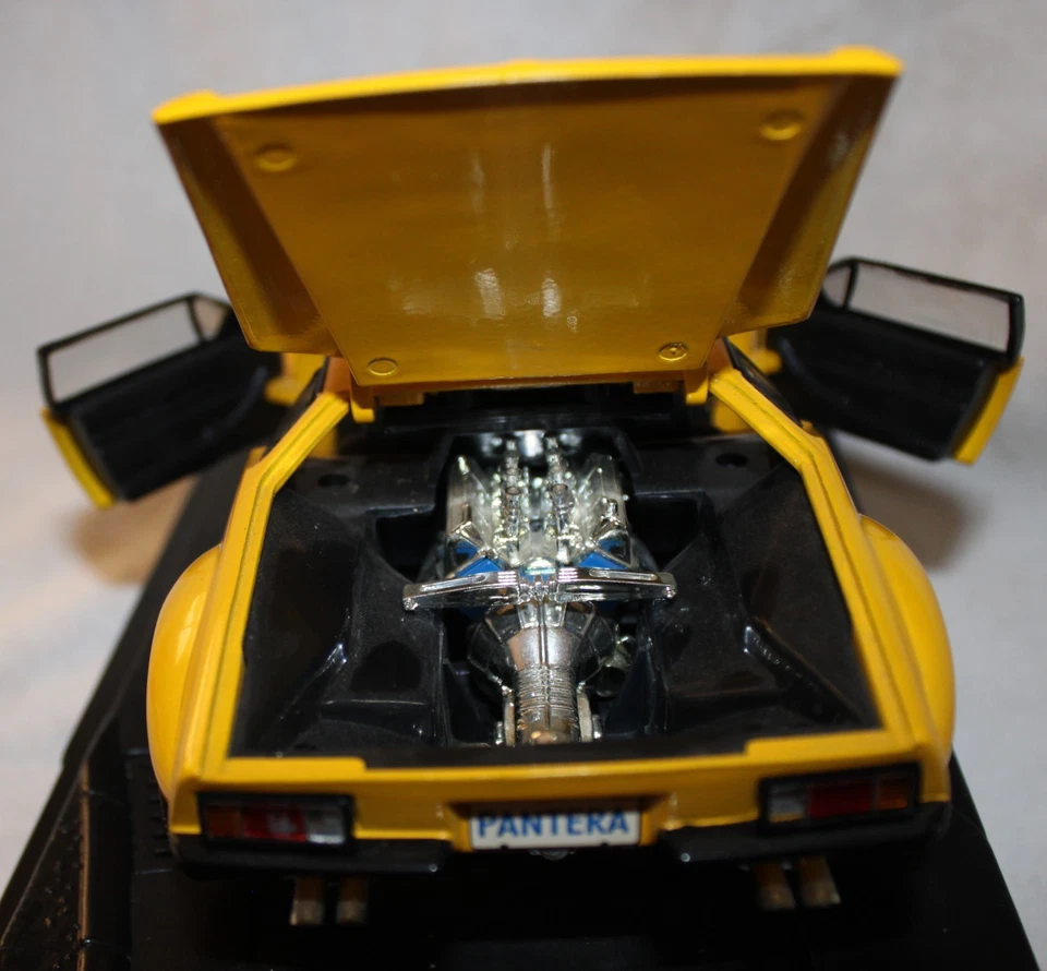 1992 Pantara Detomaso die cast 1/8 scale model from Hot Wheels free shipping - Image 4 of 4